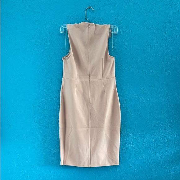 Elegant Beige Sleeveless Dress - Picture 3 of 3